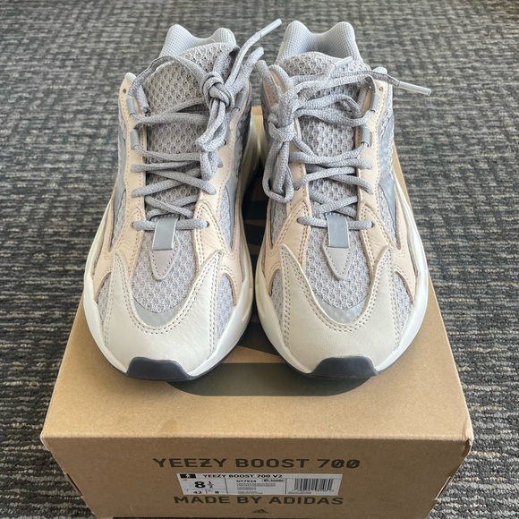 yeezy boost 700 v 2 cream
